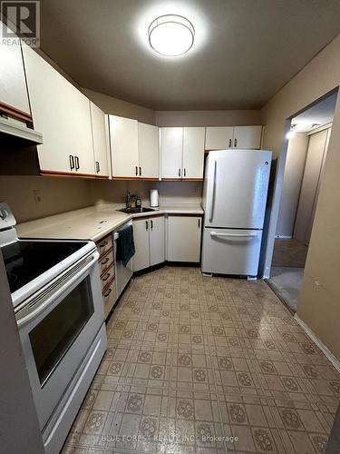 704 - 858 Commissioners Road E, London, ON - Indoor Photo Showing Kitchen