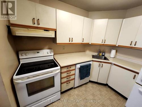 704 - 858 Commissioners Road E, London, ON - Indoor Photo Showing Kitchen