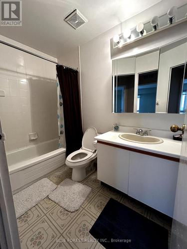 704 - 858 Commissioners Road E, London, ON - Indoor Photo Showing Bathroom