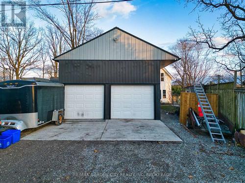 27 Indiana Road W, Haldimand, ON - Outdoor