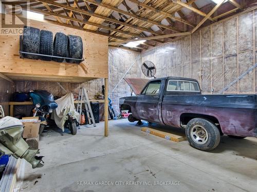 27 Indiana Road W, Haldimand, ON - Indoor Photo Showing Garage