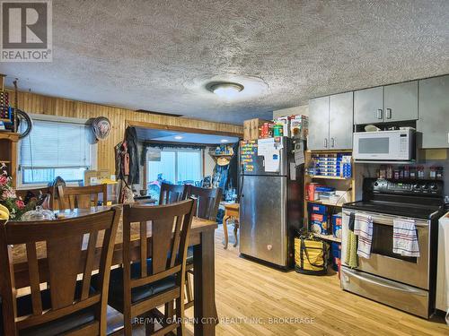 27 Indiana Road W, Haldimand, ON - Indoor Photo Showing Kitchen