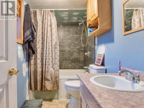 27 Indiana Road W, Haldimand, ON - Indoor Photo Showing Bathroom