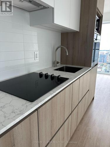 4902 - 319 Jarvis Street, Toronto, ON - Indoor Photo Showing Kitchen