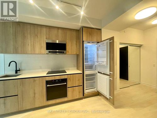 1508 - 127 Broadway Avenue, Toronto, ON - Indoor Photo Showing Kitchen