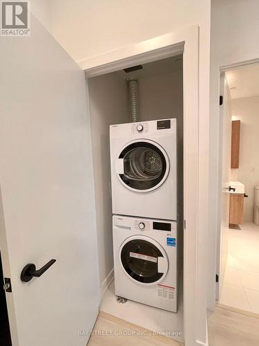 1508 - 127 Broadway Avenue, Toronto, ON - Indoor Photo Showing Laundry Room