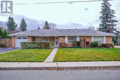 111 Rexleigh Drive, Toronto, ON - Outdoor With Facade