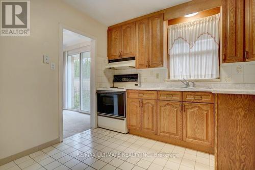 111 Rexleigh Drive, Toronto, ON - Indoor Photo Showing Kitchen