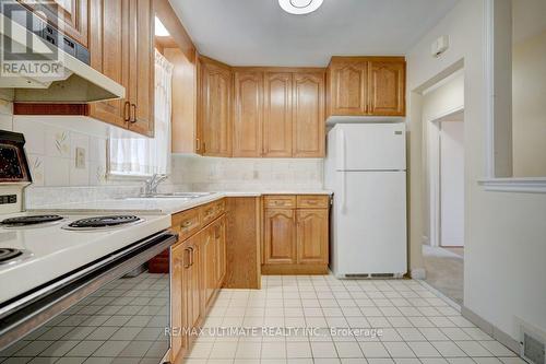 111 Rexleigh Drive, Toronto, ON - Indoor Photo Showing Kitchen