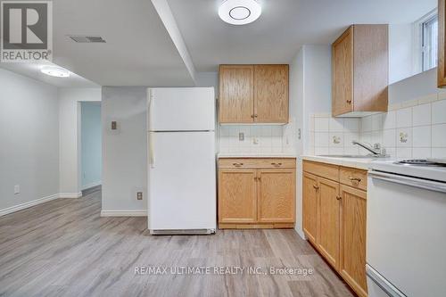 111 Rexleigh Drive, Toronto, ON - Indoor Photo Showing Kitchen