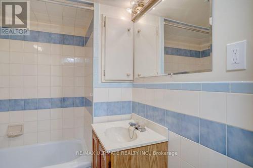 111 Rexleigh Drive, Toronto, ON - Indoor Photo Showing Bathroom