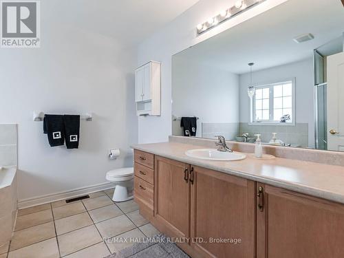 231 Kirkvalley Crescent, Aurora, ON - Indoor Photo Showing Bathroom