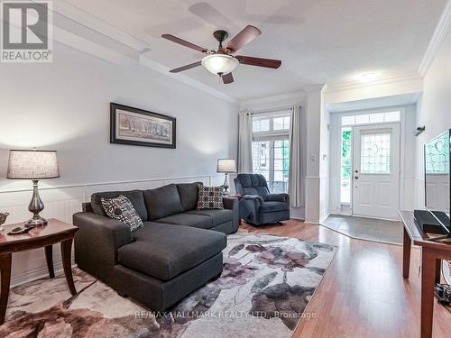 231 Kirkvalley Crescent, Aurora, ON - Indoor Photo Showing Living Room