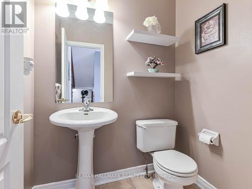 231 Kirkvalley Crescent, Aurora, ON - Indoor Photo Showing Bathroom