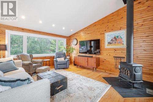 12664 Mill Road, King, ON - Indoor Photo Showing Living Room