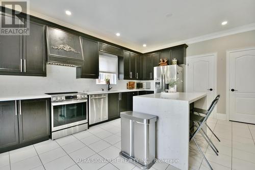 1385 Sheldon Street, Innisfil, ON - Indoor Photo Showing Kitchen With Upgraded Kitchen