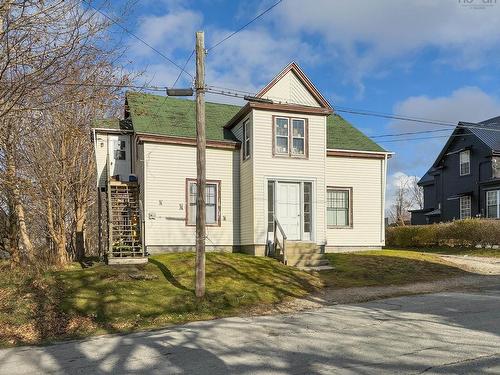 2 Walker Street, Yarmouth, NS 