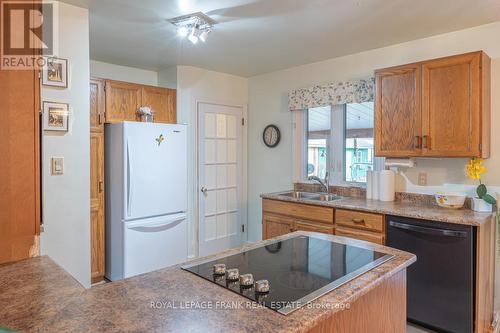 872 Western Avenue, Peterborough (Otonabee), ON - Indoor Photo Showing Kitchen With Double Sink