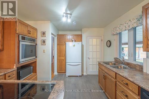 872 Western Avenue, Peterborough (Otonabee), ON - Indoor Photo Showing Kitchen With Double Sink