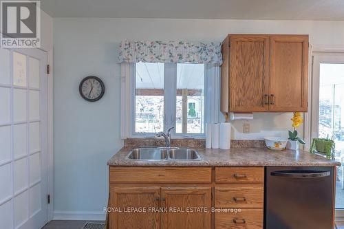 872 Western Avenue, Peterborough (Otonabee), ON - Indoor Photo Showing Kitchen With Double Sink