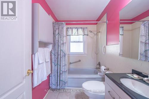 872 Western Avenue, Peterborough (Otonabee), ON - Indoor Photo Showing Bathroom