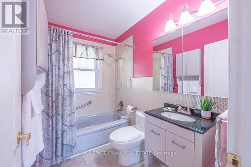 872 Western Avenue, Peterborough (Otonabee), ON - Indoor Photo Showing Bathroom