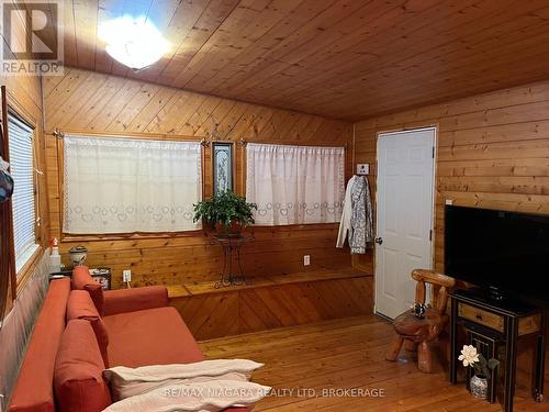 695 Lakeside Road, Fort Erie (334 - Crescent Park), ON - Indoor Photo Showing Other Room