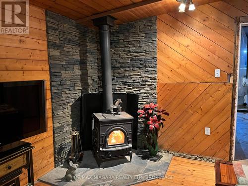 695 Lakeside Road, Fort Erie (334 - Crescent Park), ON - Indoor With Fireplace