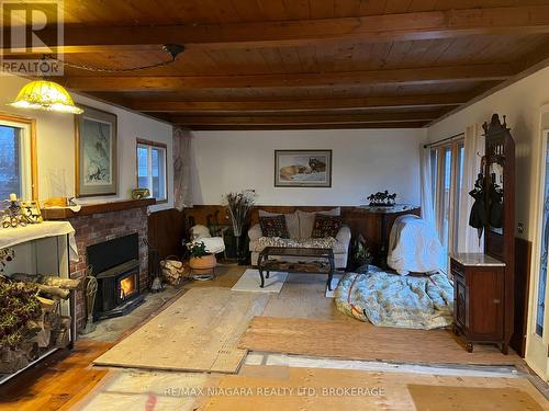 695 Lakeside Road, Fort Erie (334 - Crescent Park), ON - Indoor Photo Showing Living Room With Fireplace