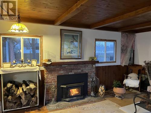 695 Lakeside Road, Fort Erie (334 - Crescent Park), ON - Indoor Photo Showing Living Room With Fireplace