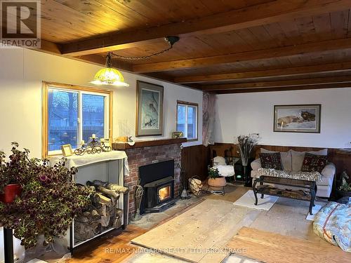 695 Lakeside Road, Fort Erie (334 - Crescent Park), ON - Indoor Photo Showing Living Room With Fireplace