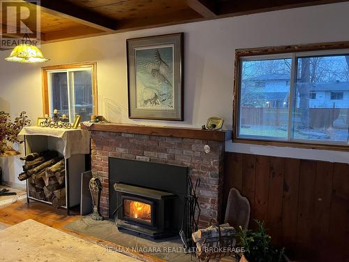 695 Lakeside Road, Fort Erie (334 - Crescent Park), ON - Indoor Photo Showing Living Room With Fireplace