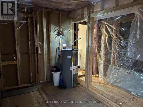 695 Lakeside Road, Fort Erie (334 - Crescent Park), ON - Indoor Photo Showing Basement