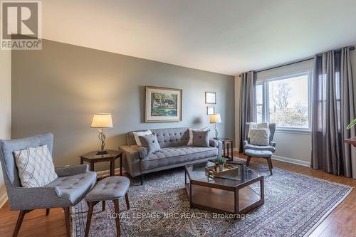 58 Bloomfield Avenue, St. Catharines (455 - Secord Woods), ON - Indoor Photo Showing Living Room