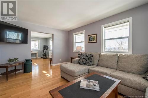 588 Guthrie Road, Bloomfield, NB - Indoor Photo Showing Living Room