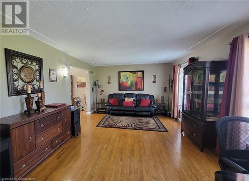 1413 Stoney Creek Road, Caledonia, ON - Indoor Photo Showing Living Room