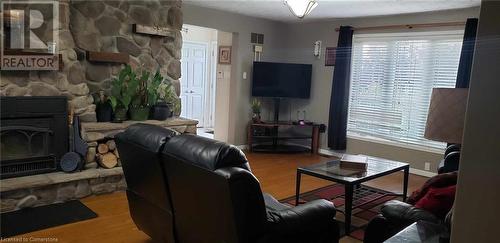 1413 Stoney Creek Road, Caledonia, ON - Indoor Photo Showing Living Room With Fireplace