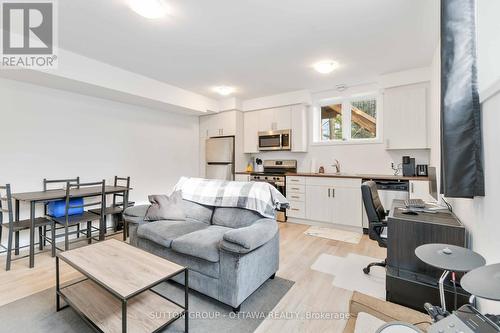 81 Victoria Street, Carleton Place, ON - Indoor Photo Showing Living Room