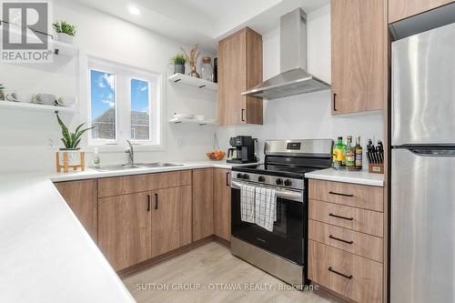 81 Victoria Street, Carleton Place, ON - Indoor Photo Showing Kitchen With Double Sink