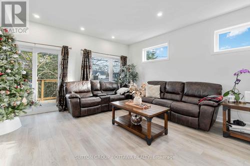 81 Victoria Street, Carleton Place, ON - Indoor Photo Showing Living Room