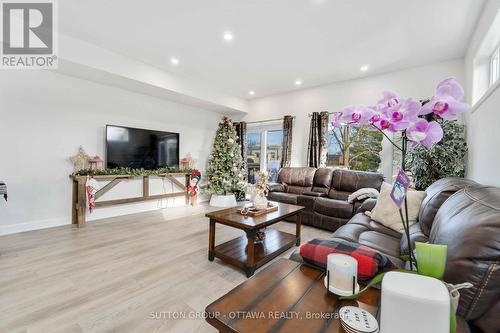 81 Victoria Street, Carleton Place, ON - Indoor Photo Showing Living Room