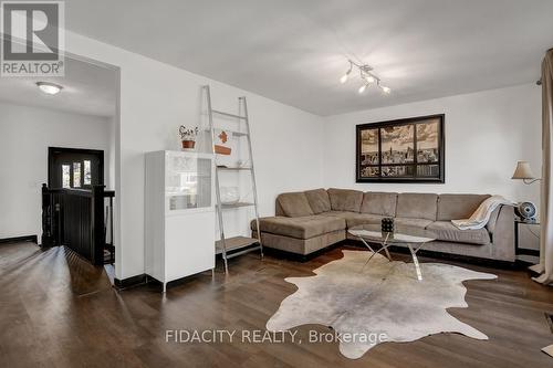 66 Withrow Avenue, Ottawa, ON - Indoor Photo Showing Living Room