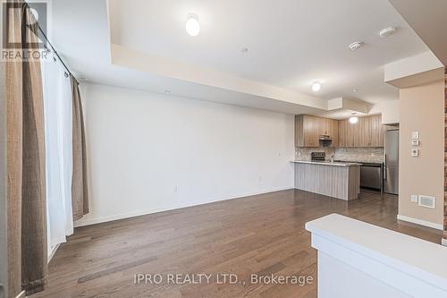 109 - 600 Alex Gardner Circle, Aurora, ON - Indoor Photo Showing Kitchen