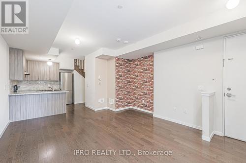 109 - 600 Alex Gardner Circle, Aurora, ON - Indoor Photo Showing Kitchen