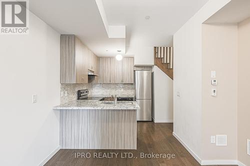 109 - 600 Alex Gardner Circle, Aurora, ON - Indoor Photo Showing Kitchen