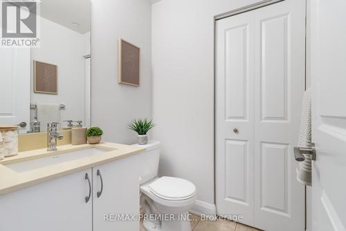 101 - 4700 Highway 7, Vaughan, ON - Indoor Photo Showing Bathroom