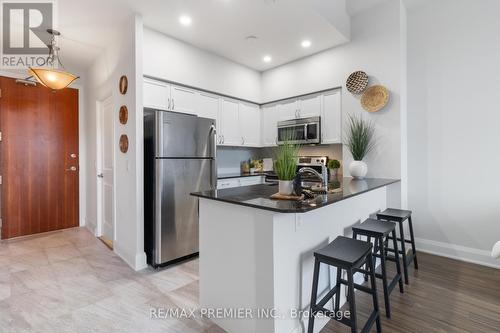 101 - 4700 Highway 7, Vaughan, ON - Indoor Photo Showing Kitchen