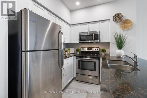 101 - 4700 Highway 7, Vaughan, ON - Indoor Photo Showing Kitchen With Double Sink With Upgraded Kitchen