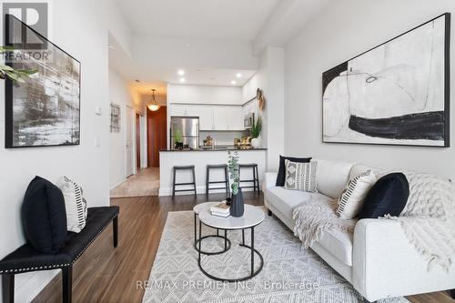 101 - 4700 Highway 7, Vaughan, ON - Indoor Photo Showing Living Room