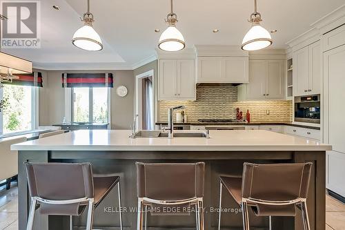 1407 Bayshire Drive, Oakville, ON - Indoor Photo Showing Kitchen With Upgraded Kitchen